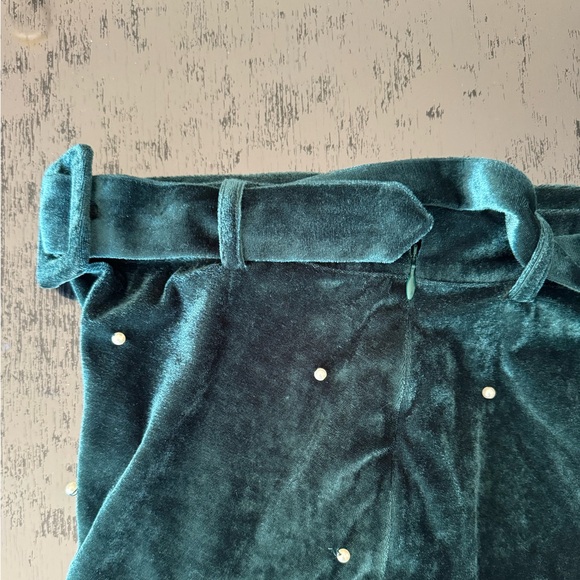 UO Perla Embellished Emerald Velvet Set - Picture 5 of 10